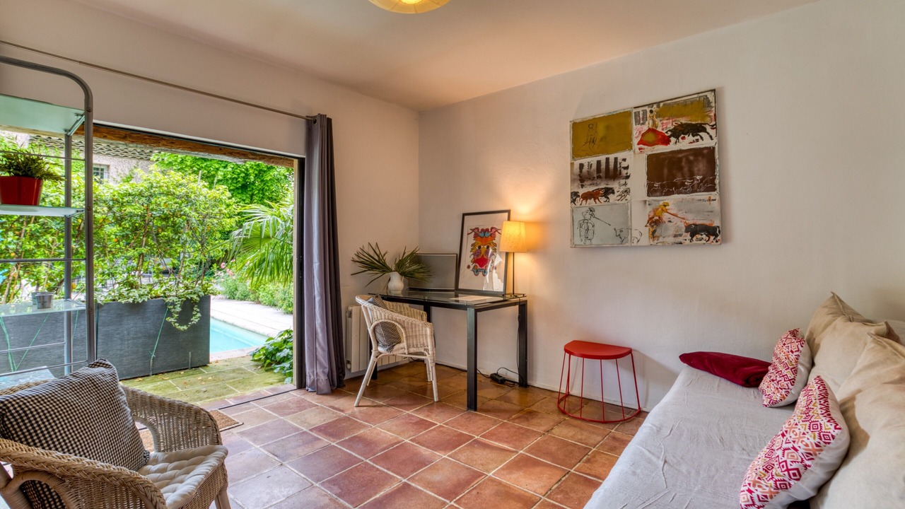 Photo of Livingroom in Aiguerelles