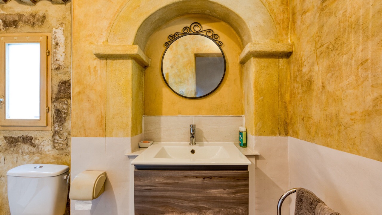 Photo of Bathroom in Aiguerelles
