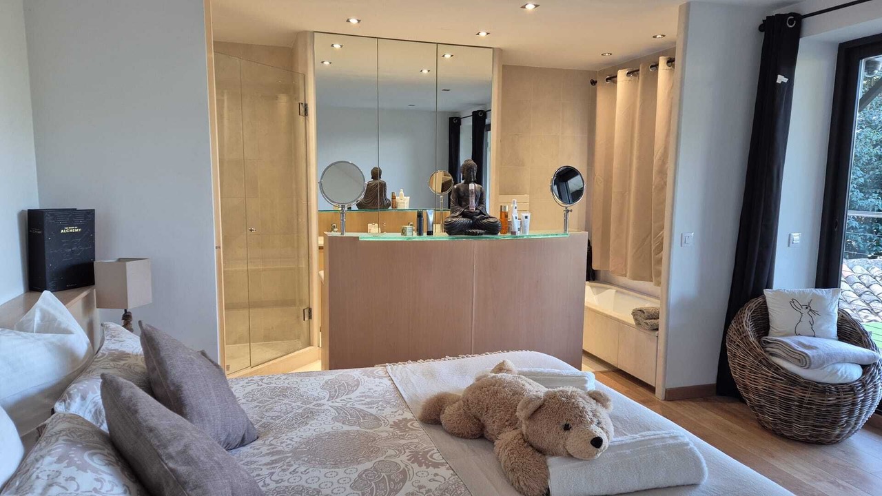 Photo of Bedroom in California - Pezou
