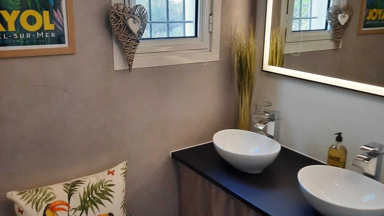 Photo of Bathroom in Uchaux