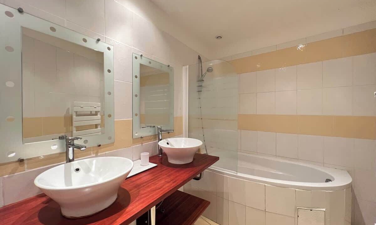 Photo of Bathroom in Toulouse City-Centre