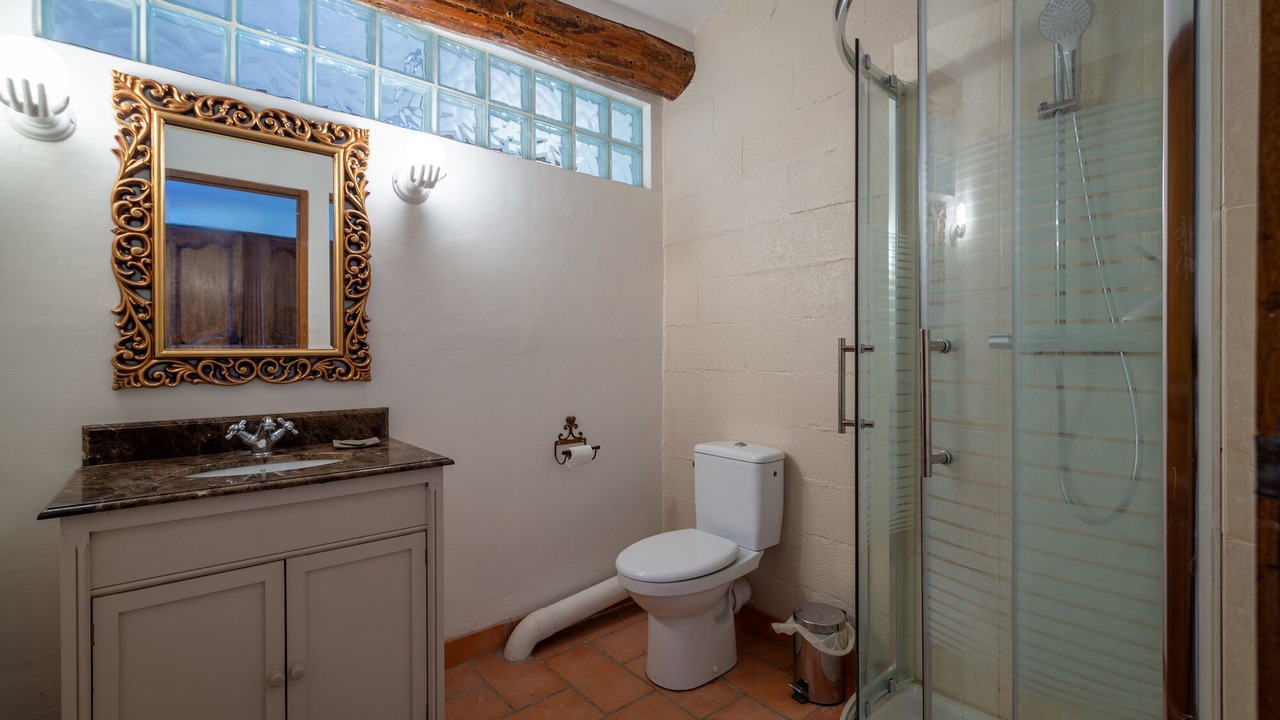 Photo of Bathroom in Menerbes