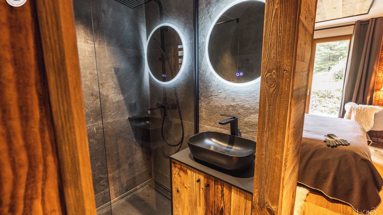 Photo of Bathroom in Saint-Etienne-en-Devoluy