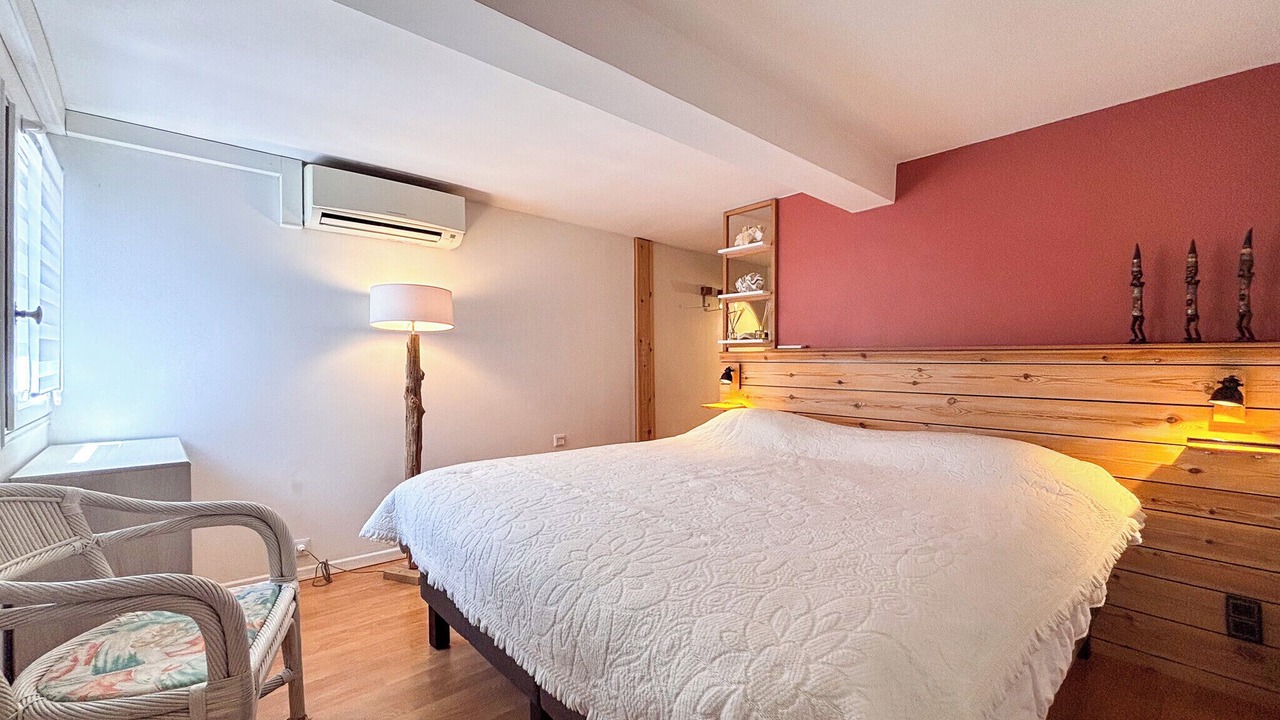 Photo of Bedroom in Mandelieu-La-Napoule