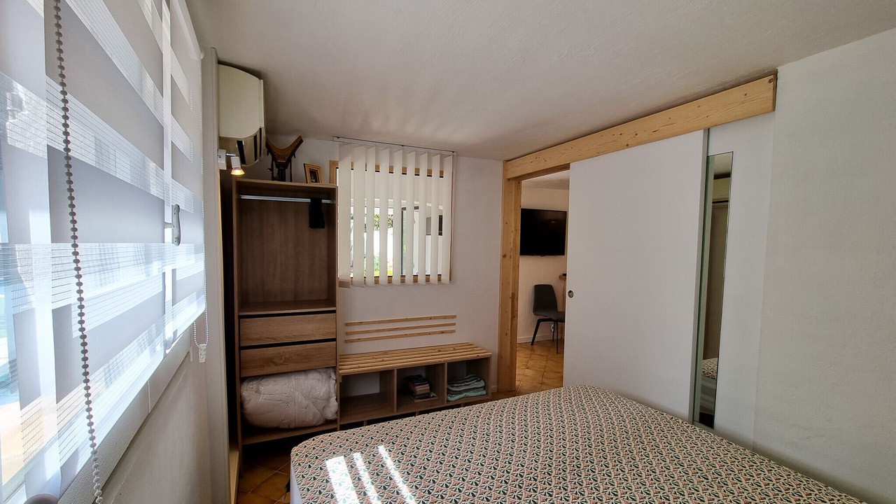 Photo of Bedroom in Mandelieu-La-Napoule