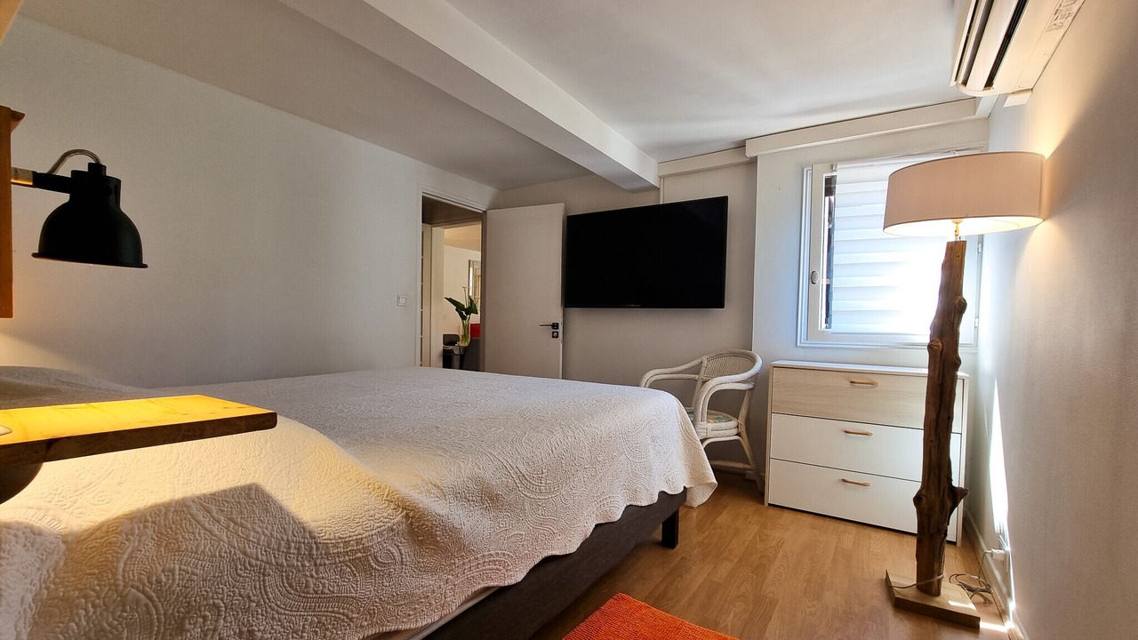 Photo of Bedroom in Mandelieu-La-Napoule