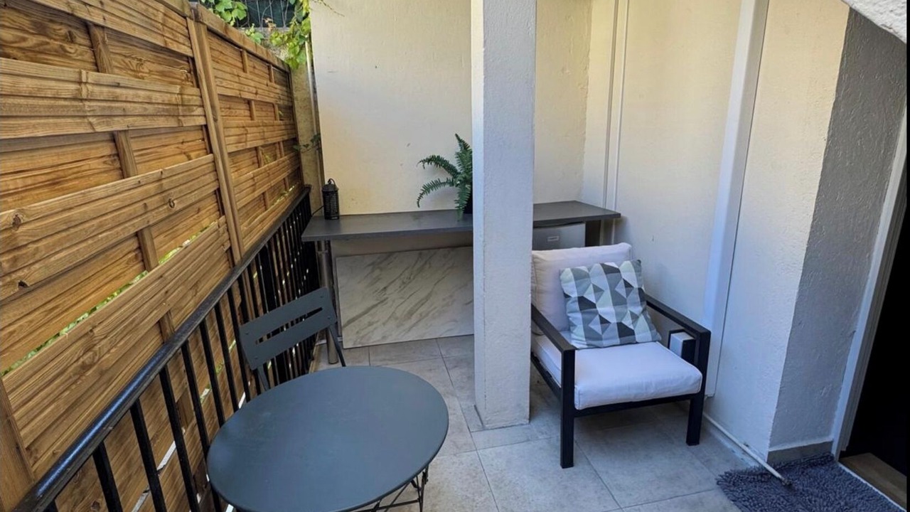 Photo of Outdoor in California - Pezou