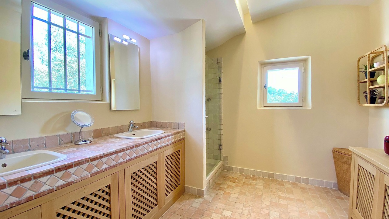 Photo of Bathroom in Beaumettes