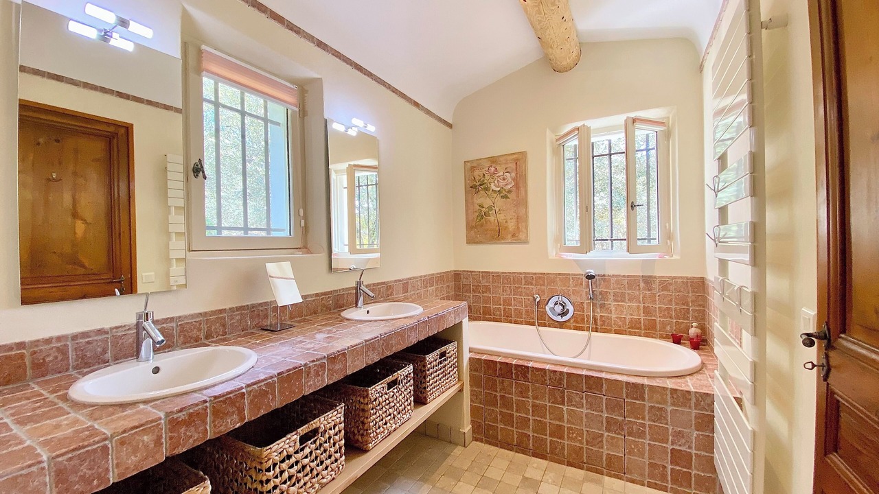 Photo of Bathroom in Beaumettes