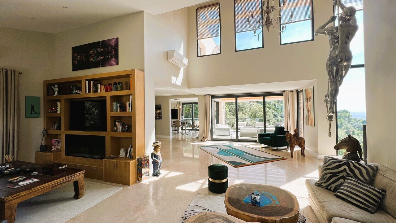 Photo of Livingroom in California - Pezou