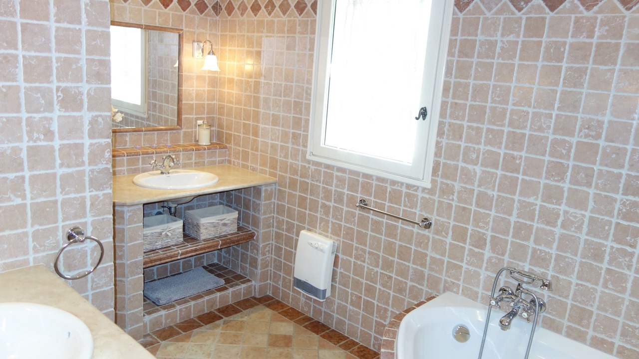 Photo of Bathroom in Menerbes