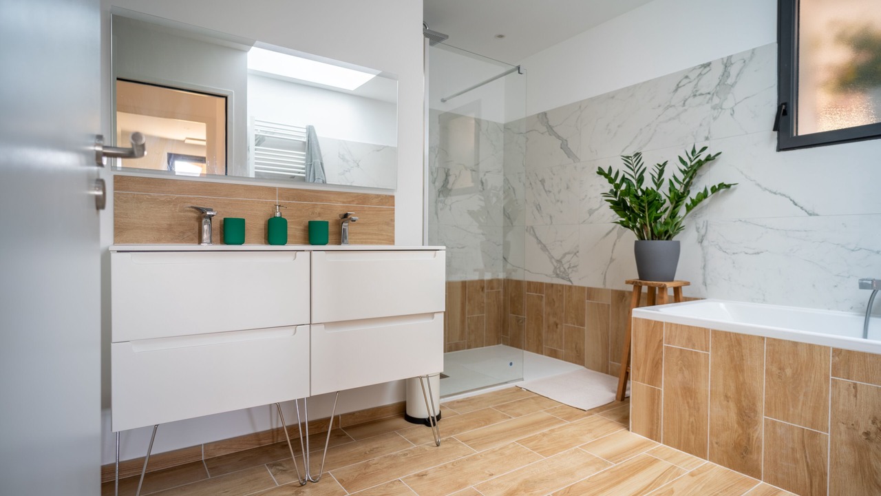 Photo of Bathroom in Tavel