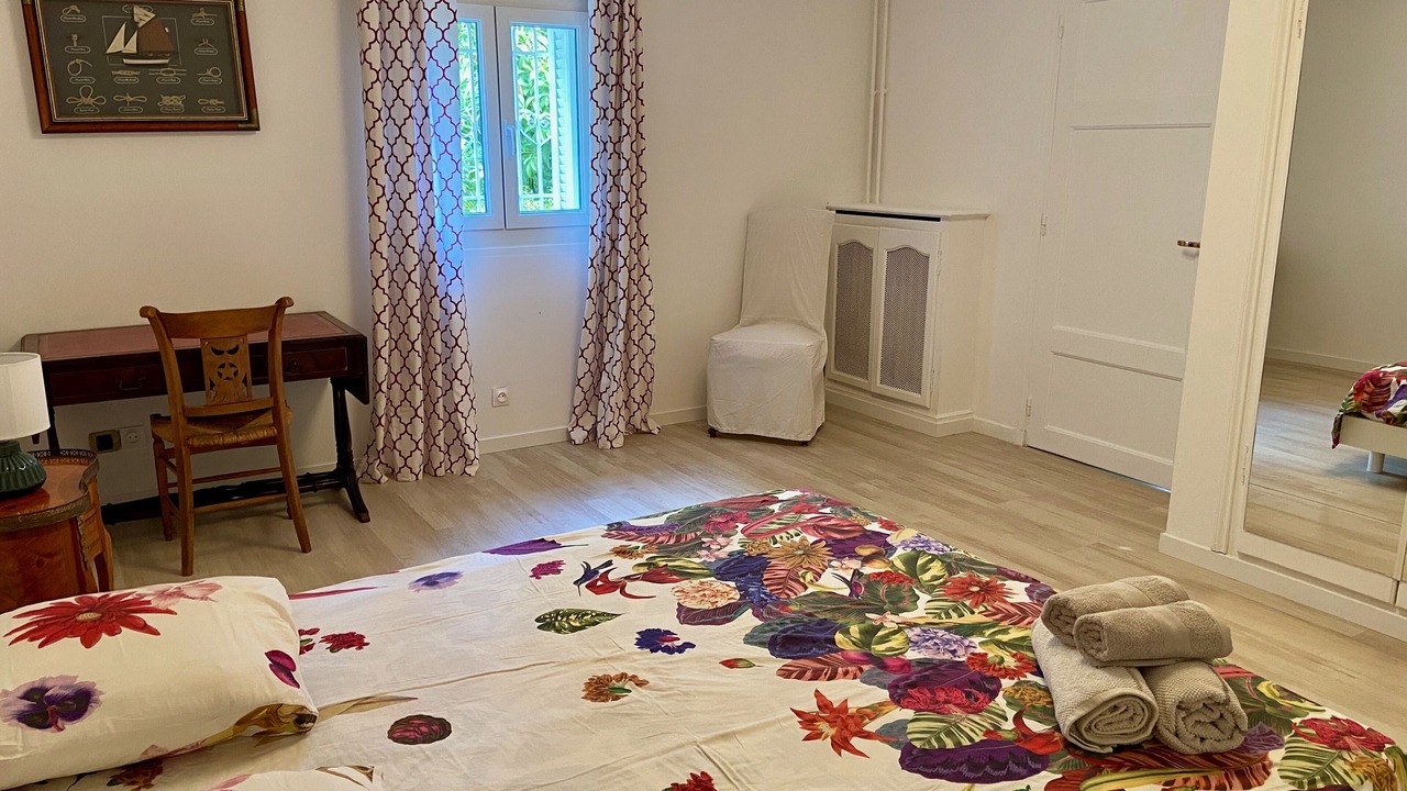 Photo of Bedroom in Antibes City Centre