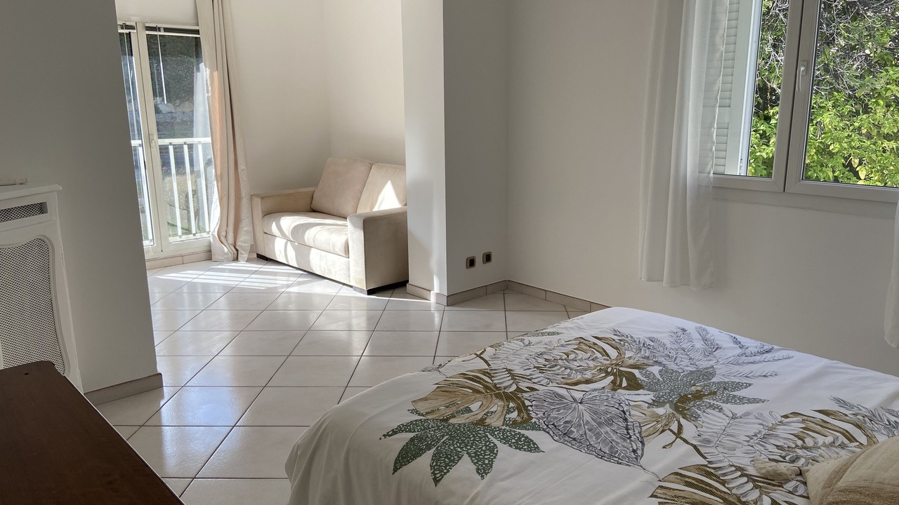 Photo of Bedroom in Antibes City Centre
