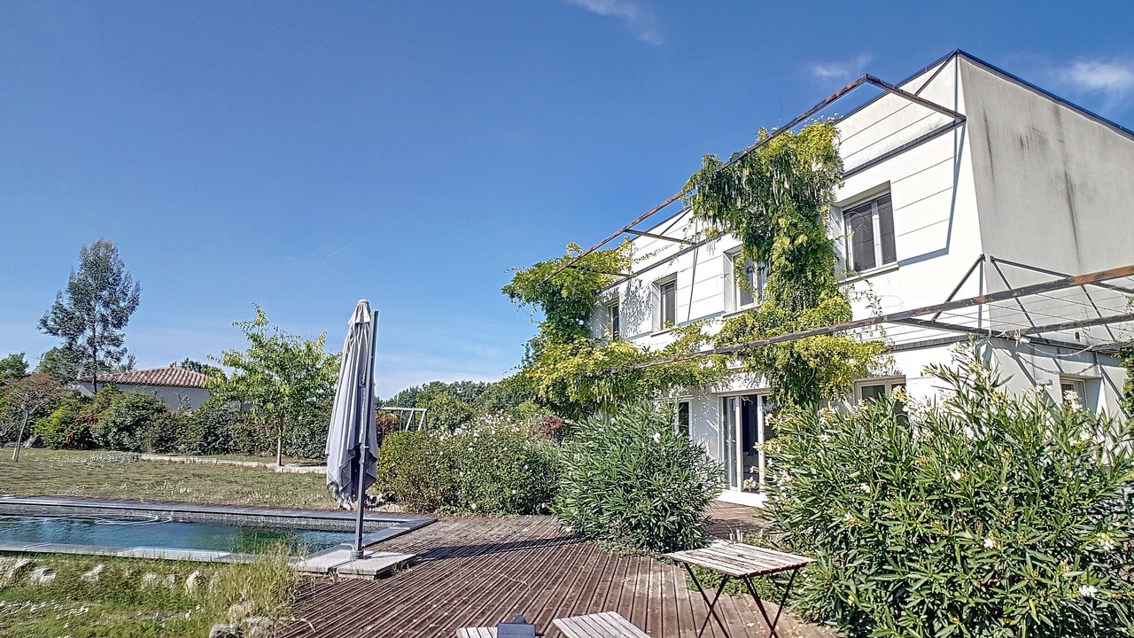 Photo of Patio Balcony in Montauroux