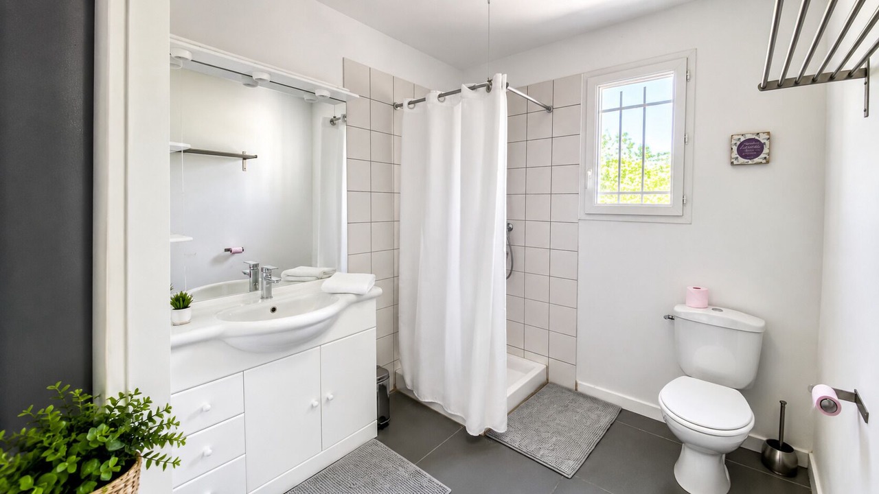 Photo of Bathroom in Entrechaux