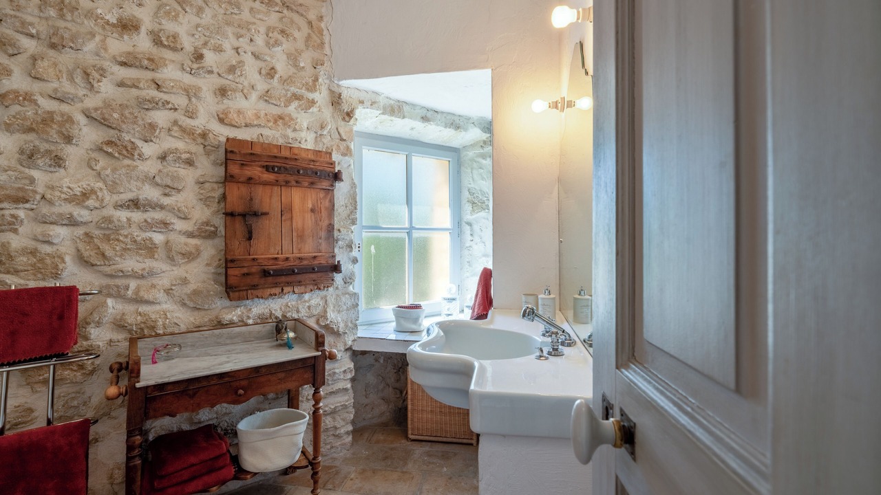 Photo of Bathroom in Lagnes
