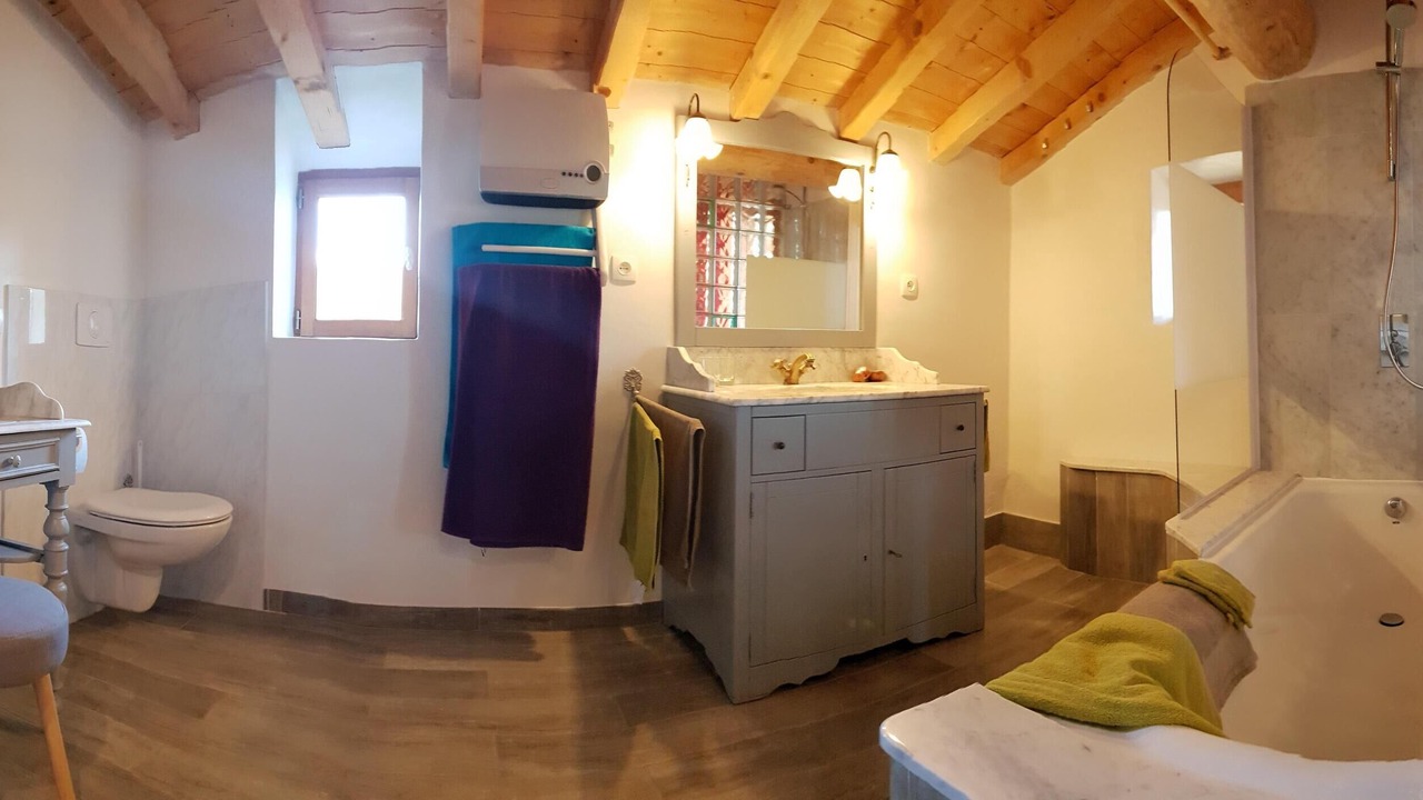 Photo of Bathroom in Saint-Saturnin-les-Apt