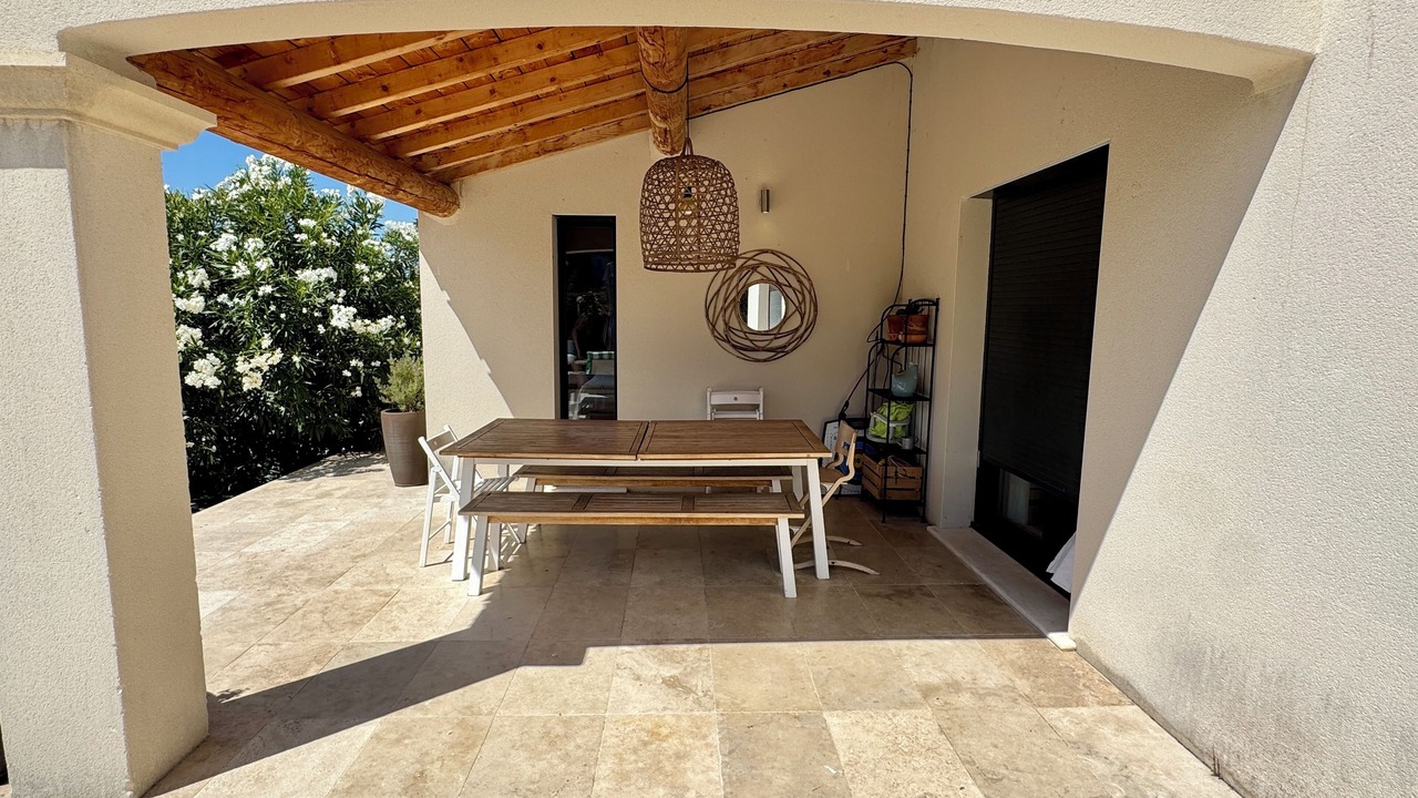 Photo of Outdoor in Sainte-Cecile-les-Vignes