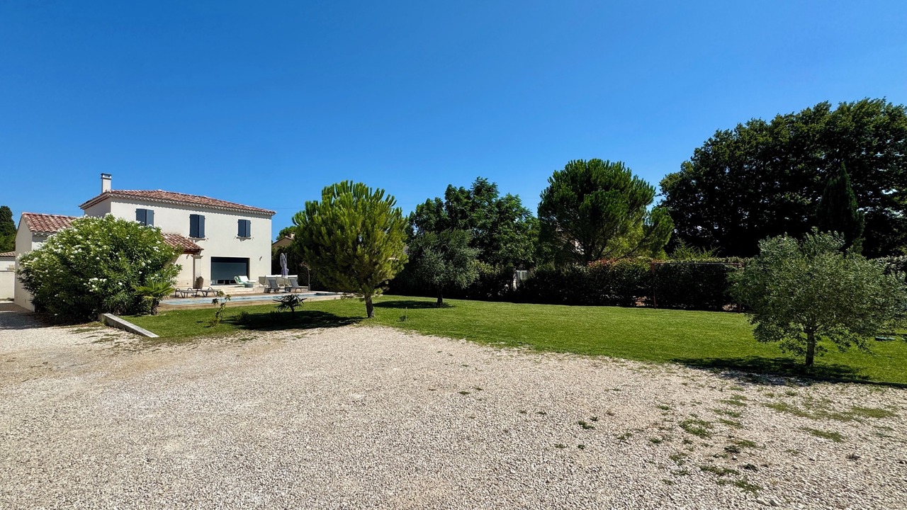 Photo of Outdoor in Sainte-Cecile-les-Vignes