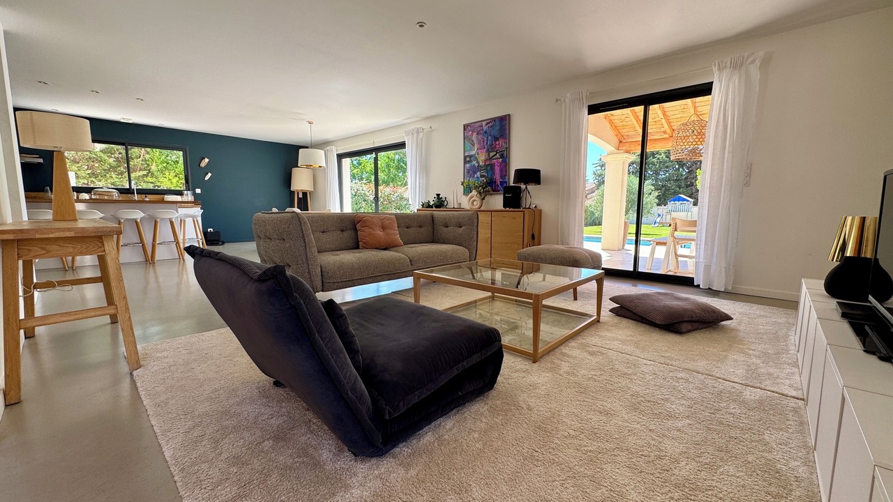 Photo of Livingroom in Sainte-Cecile-les-Vignes
