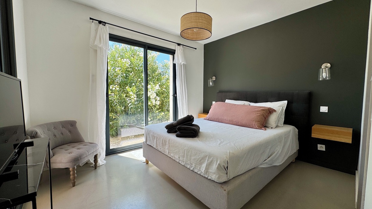Photo of Bedroom in Sainte-Cecile-les-Vignes