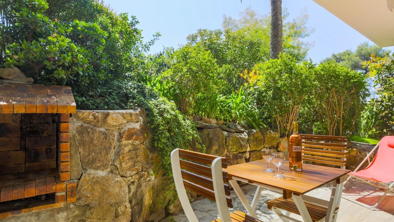 Photo of Outdoor in California - Pezou