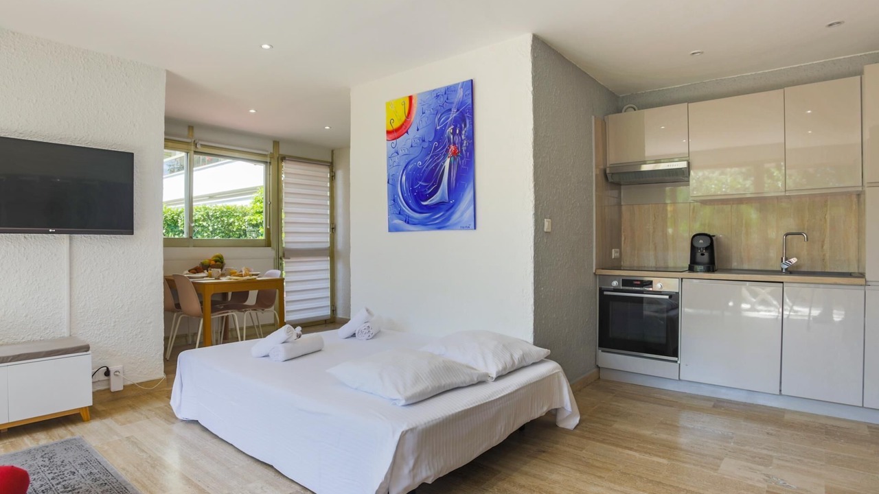 Photo of Bedroom in California - Pezou