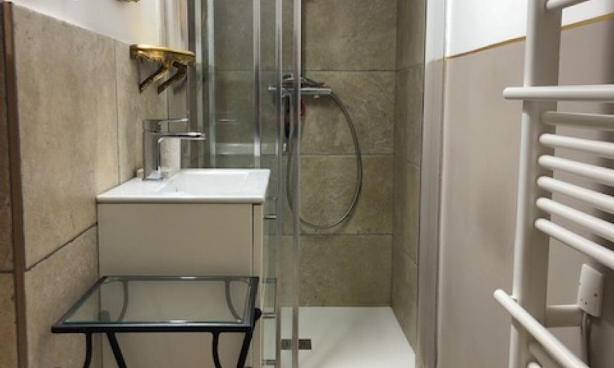 Photo of Bathroom in Lambesc