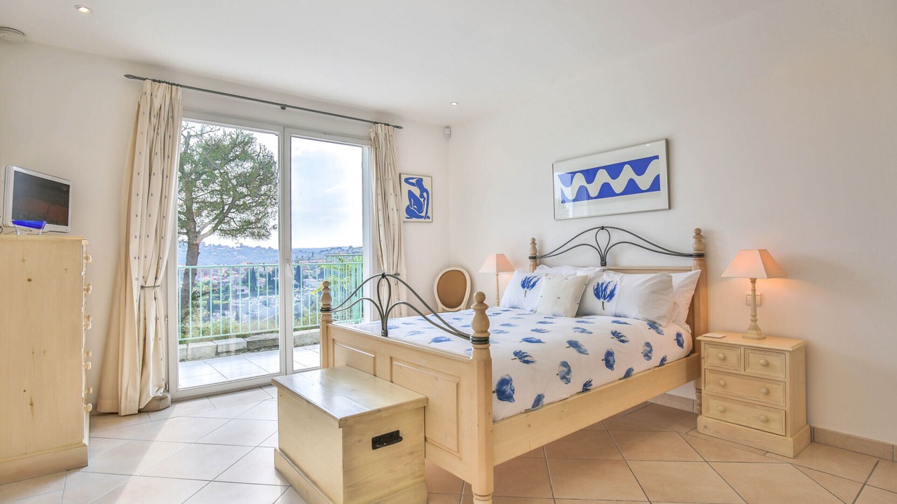 Photo of Bedroom in Biot