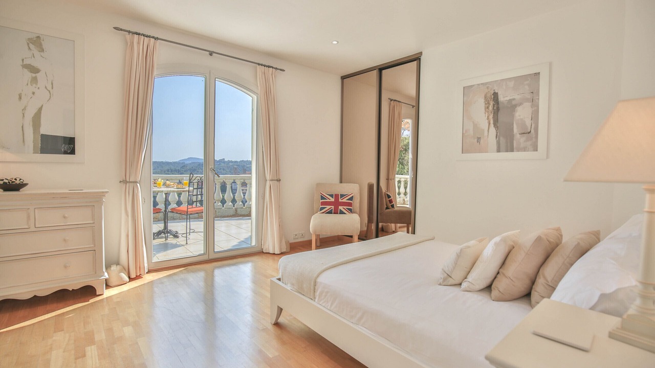 Photo of Bedroom in Biot