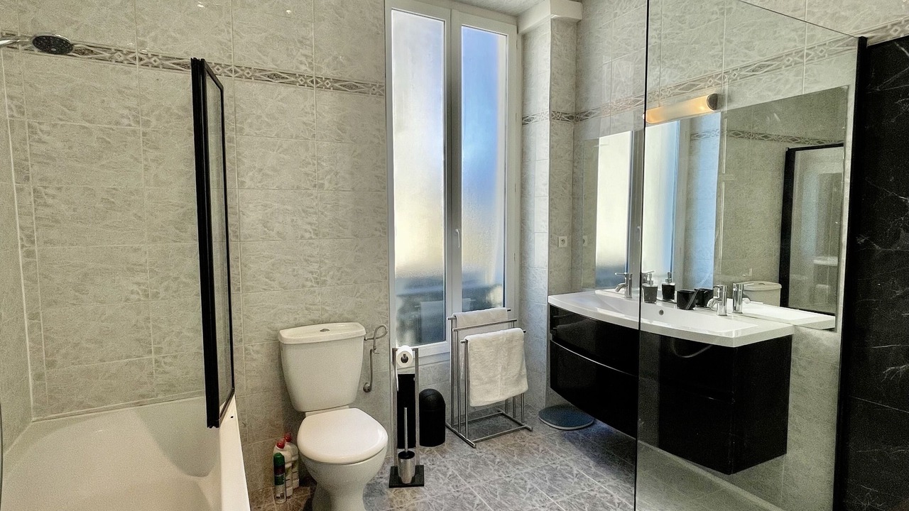 Photo of Bathroom in Carre d'Or