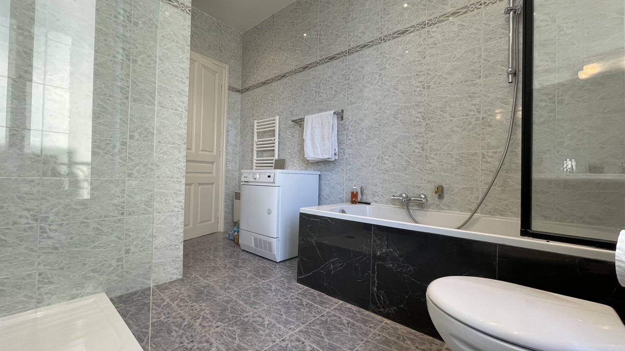 Photo of Bathroom in Carre d'Or