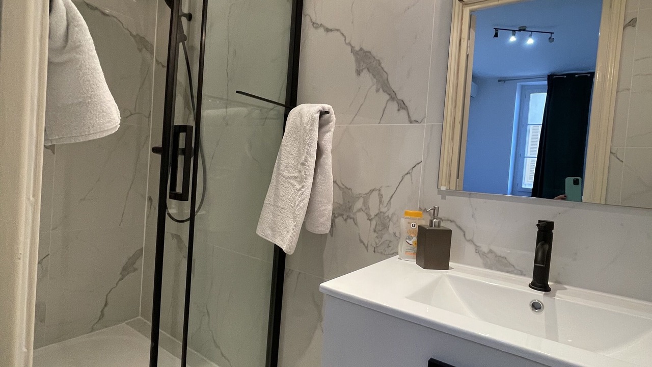 Photo of Bathroom in Carre d'Or
