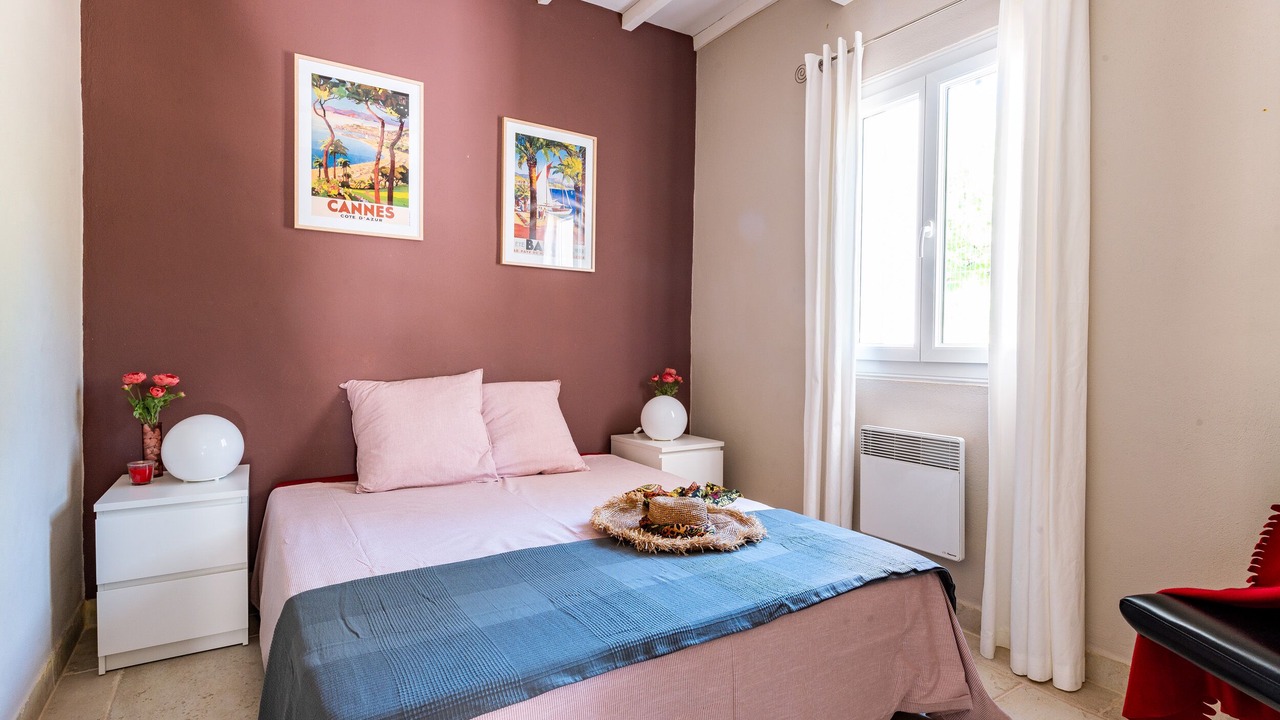 Photo of Bedroom in Malaucene