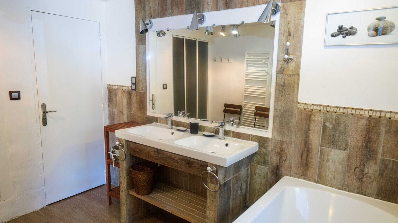 Photo of Bathroom in Uchaux