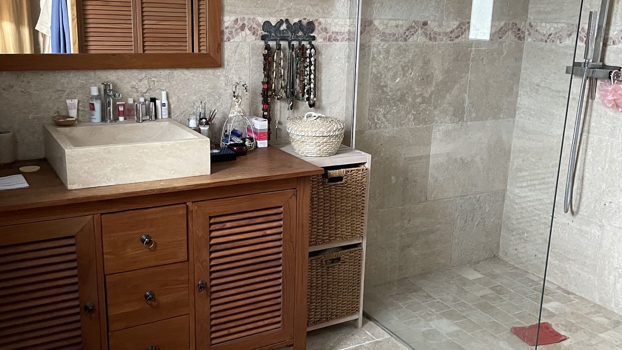 Photo of Bathroom in La Fare-les-Oliviers