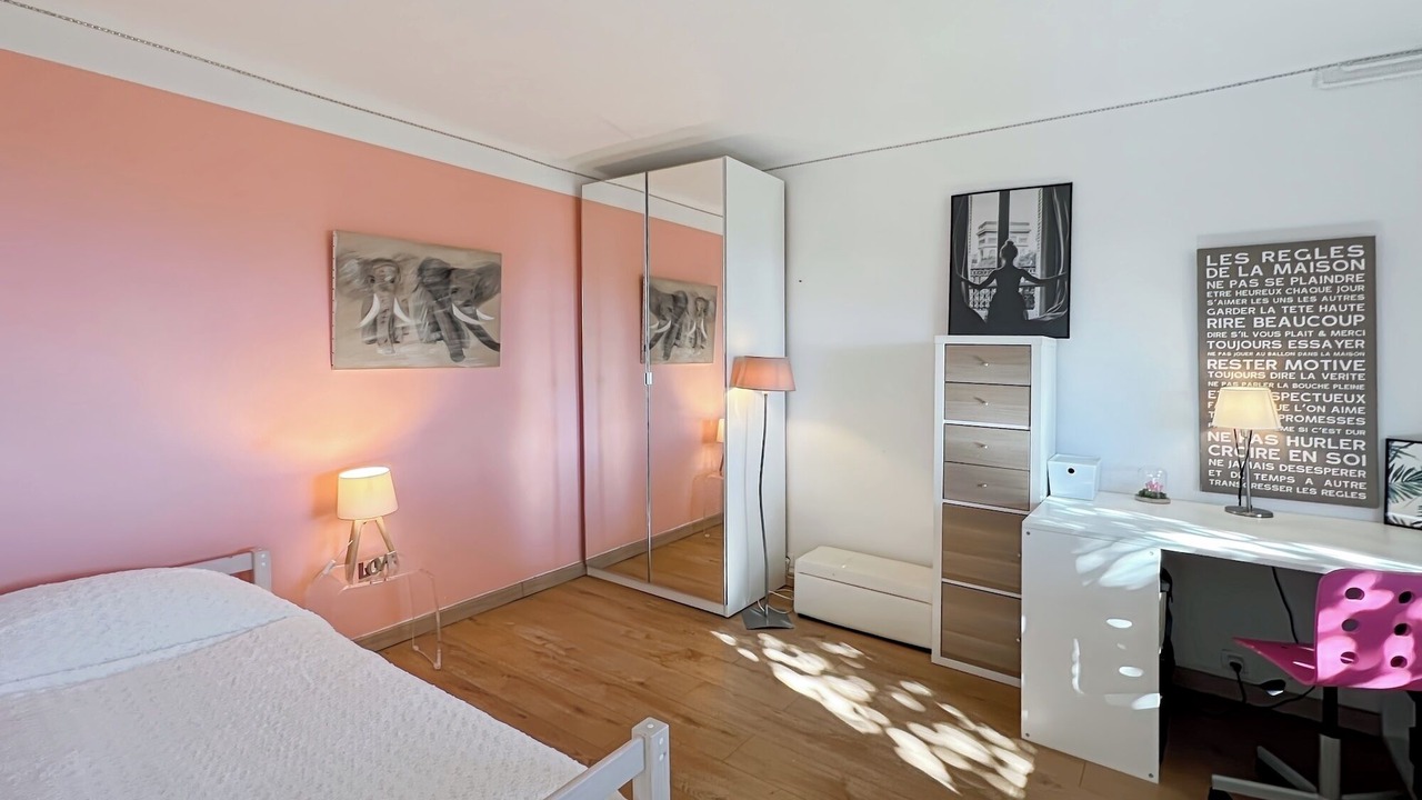 Photo of Bedroom in Hyeres City Centre