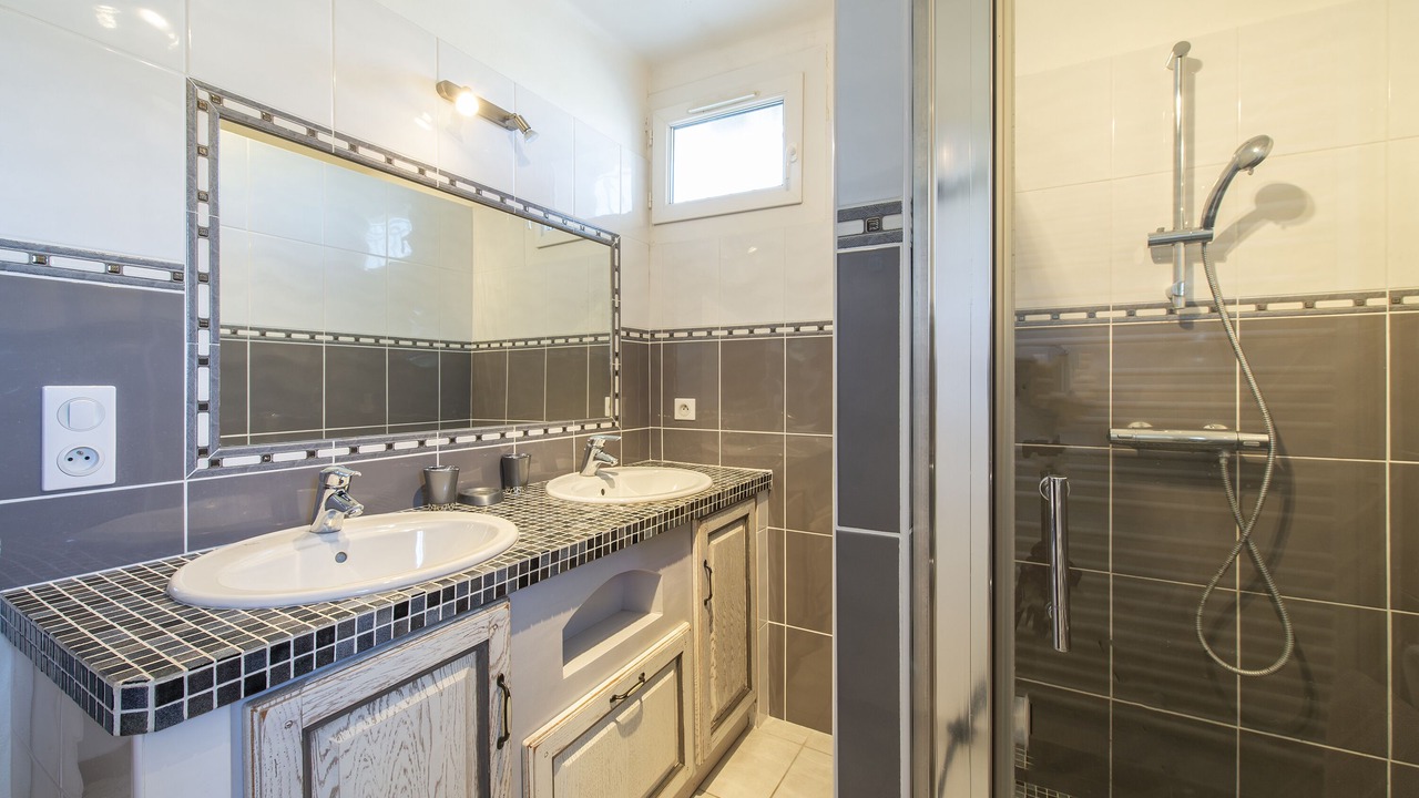 Photo of Bathroom in Caromb