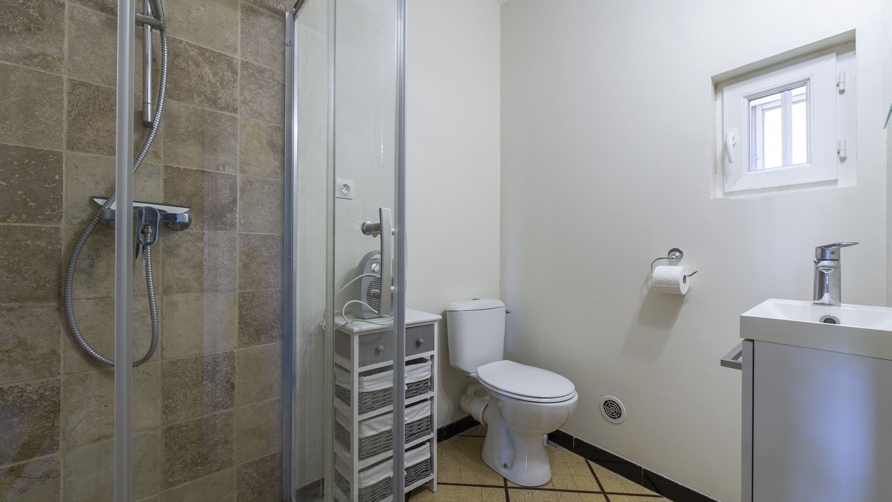 Photo of Bathroom in Caromb