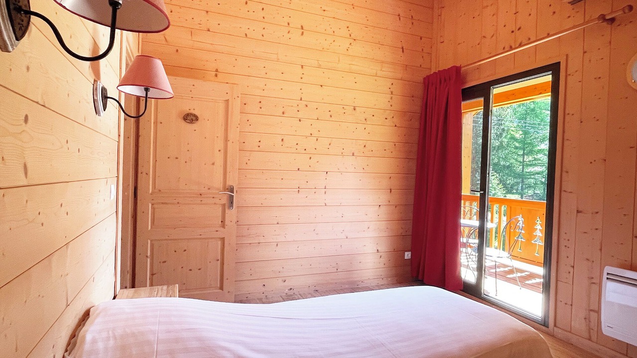 Photo of Bedroom in Le Bourg-d'Oisans