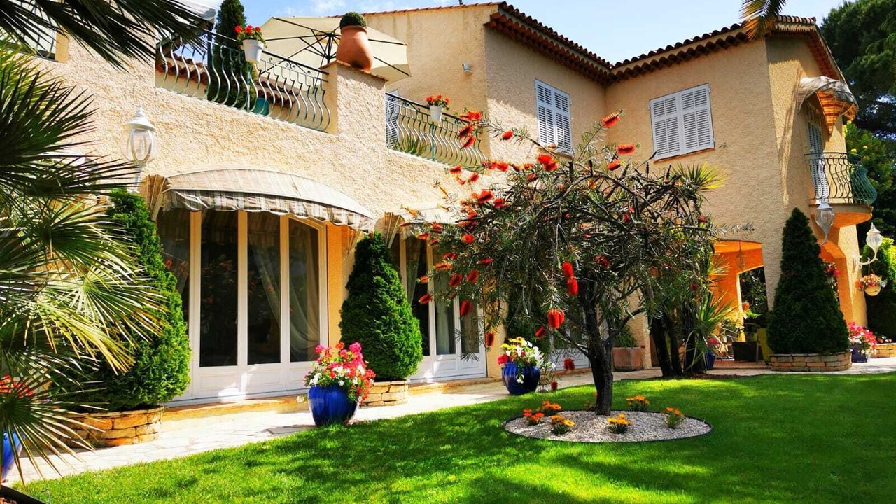 Photo of Outdoor in Drap