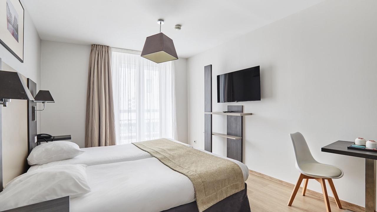 Photo of Bedroom in Comedie
