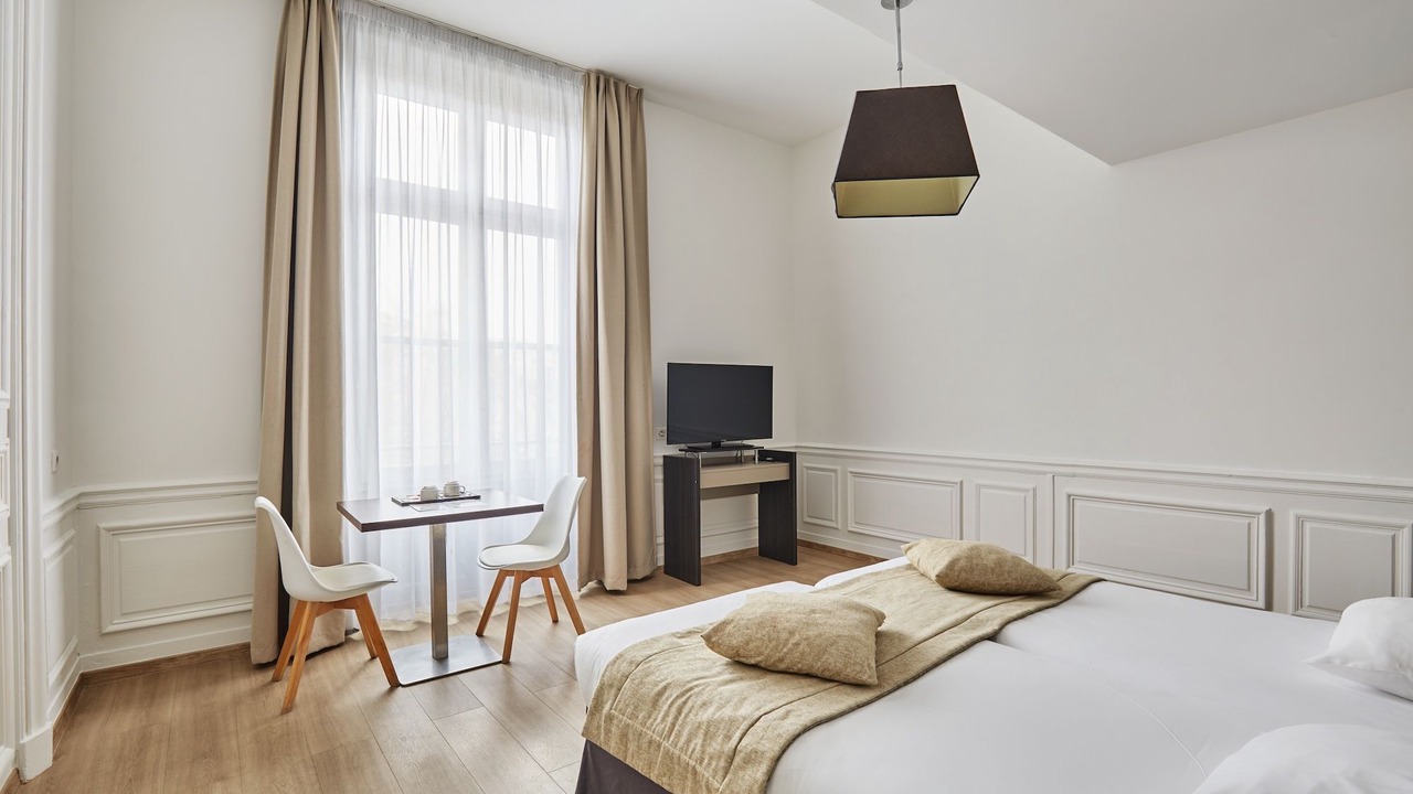 Photo of Bedroom in Comedie