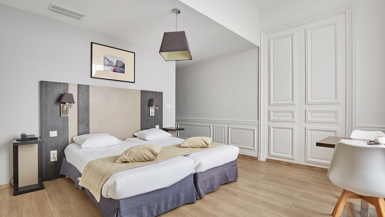 Photo of Bedroom in Comedie
