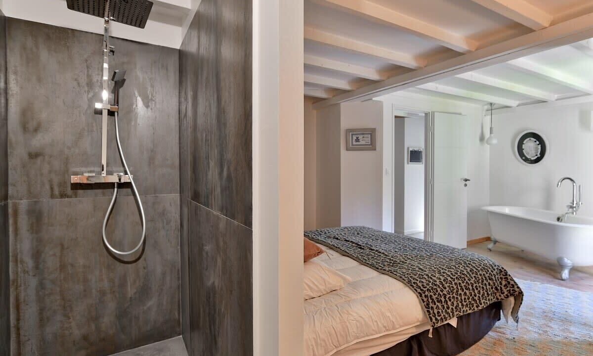 Photo of Bedroom in Maussane