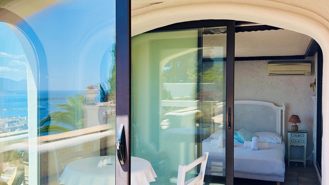 Photo of Bedroom in California - Pezou