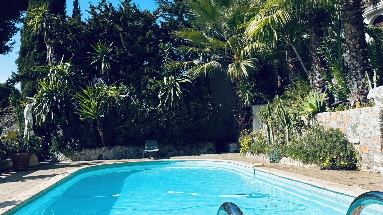 Photo of Outdoor in California - Pezou