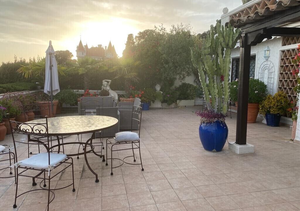 Photo of Outdoor in California - Pezou
