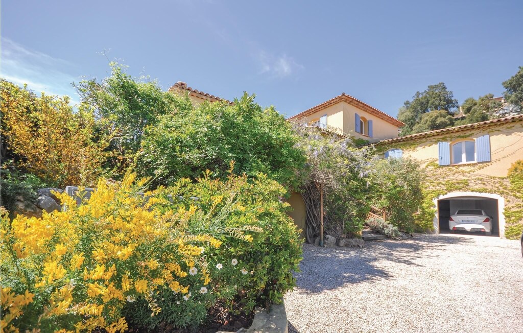 Photo of Buildings in Les Adrets-de-l'Esterel